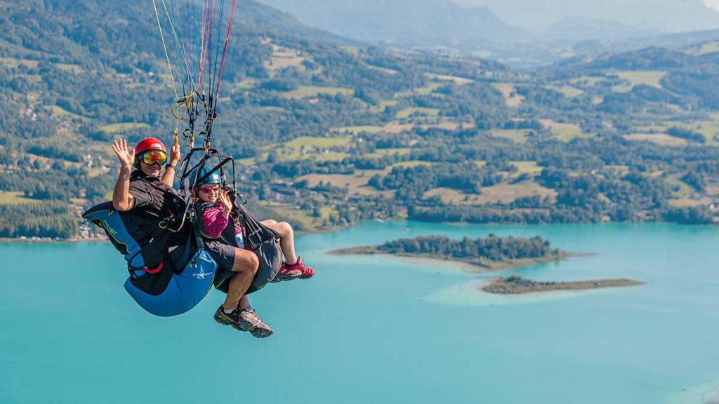 Parapente activité sport nature au-dessus du lac d’Annecy