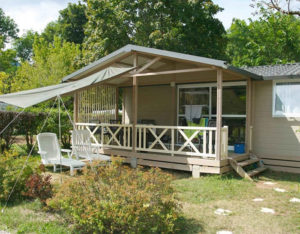 "Vue sur le lac du Bourget et les Alpes, camping nature Savoie"